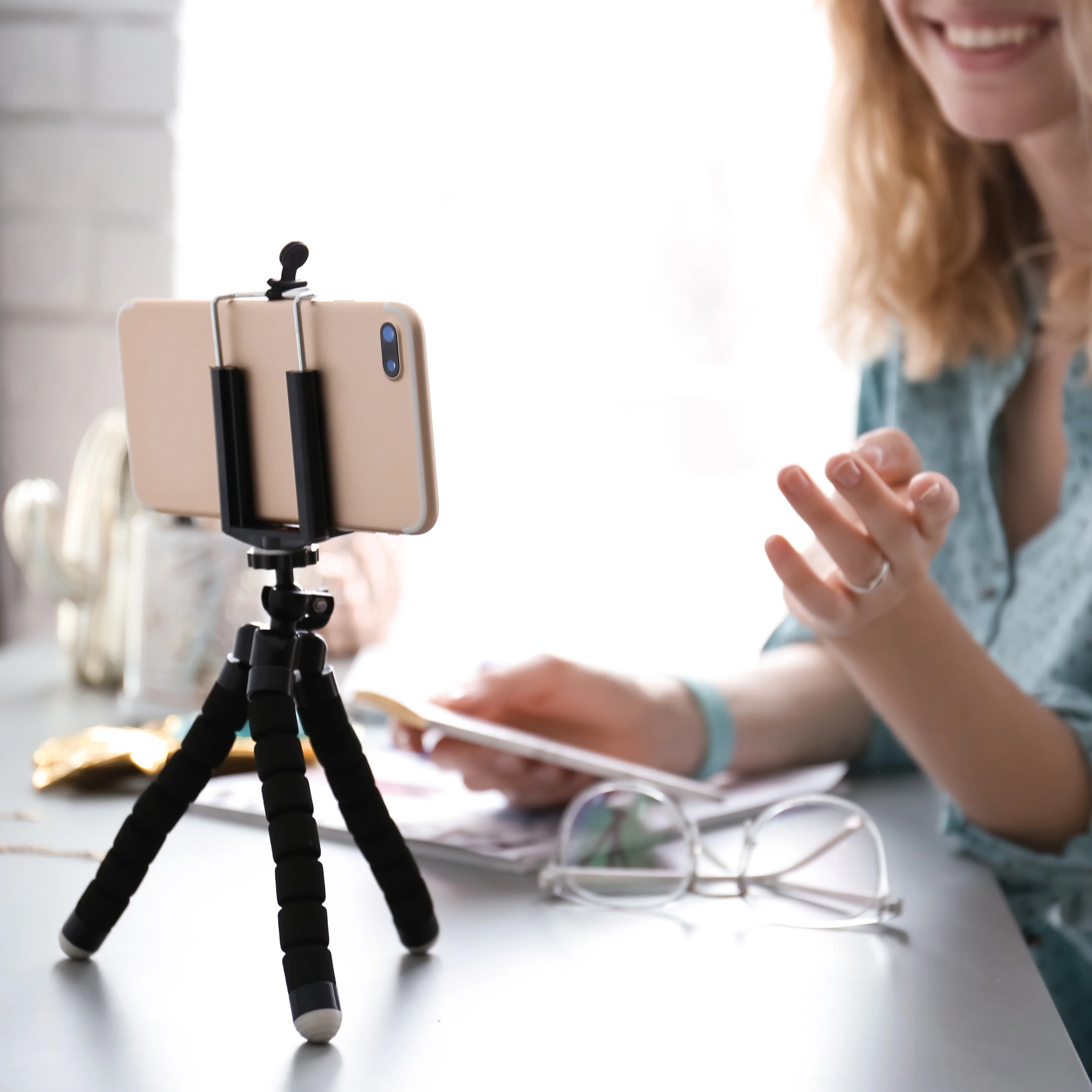 Juice Social 'For Reels' Flexi Tri-Pod with Wireless Remote - Image 6