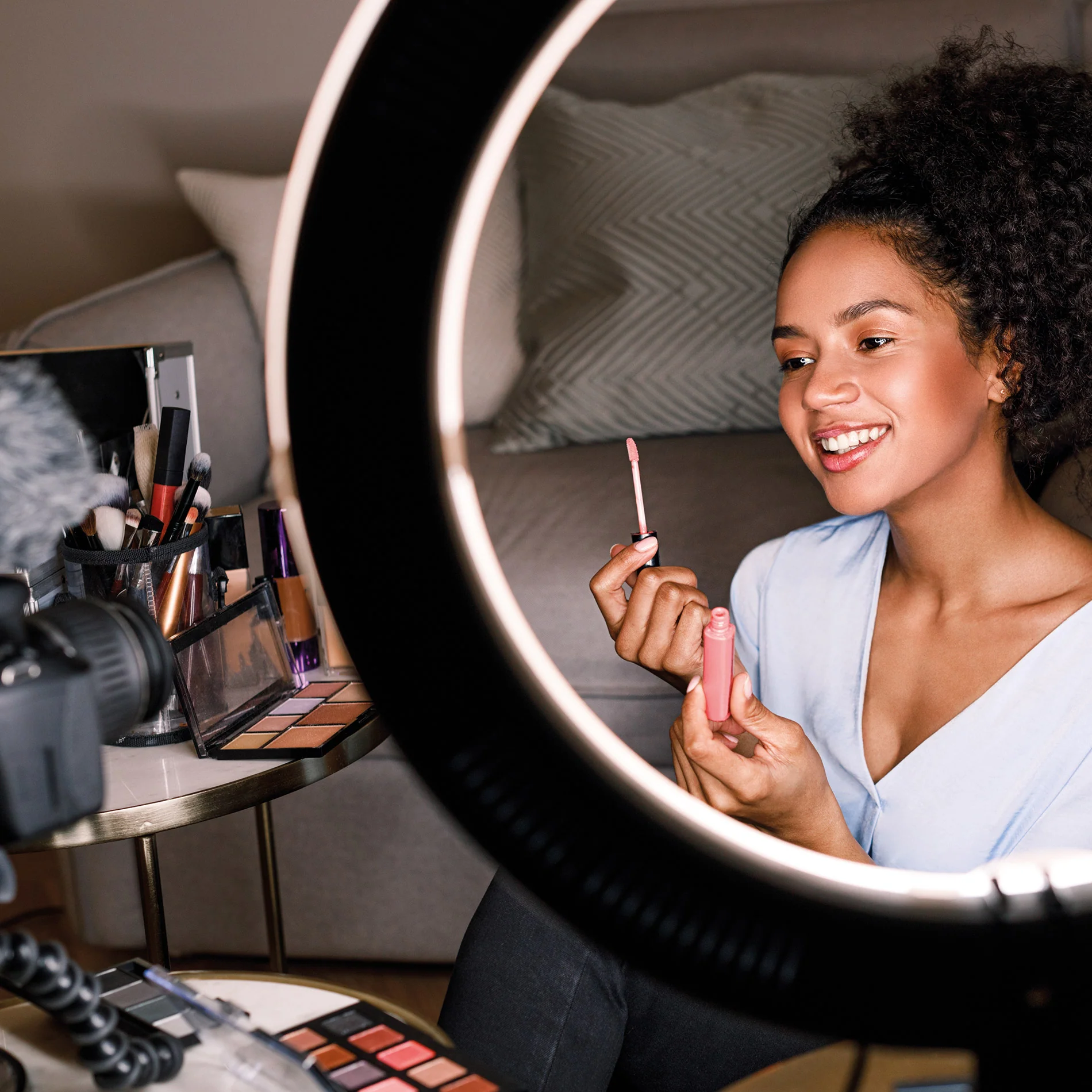 Juice Social 'Perfect Glow' Desktop Ring Light with Extendable Legs - Image 4