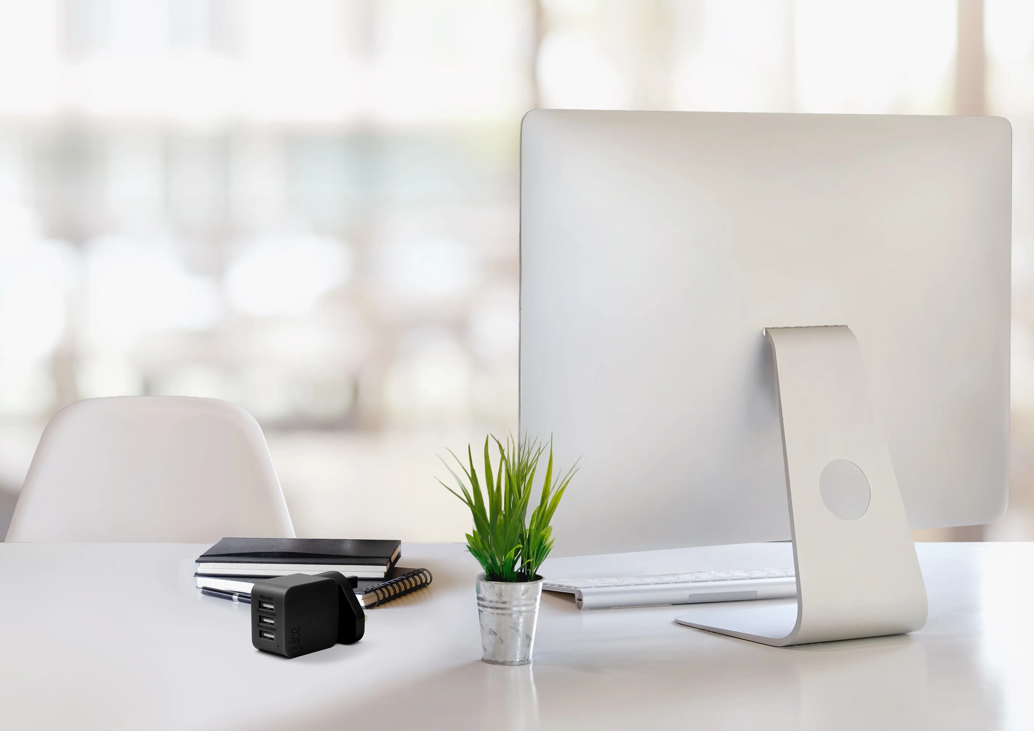 Triple Juice Port 3.4 Amp Mains Charger Plug - Image 3